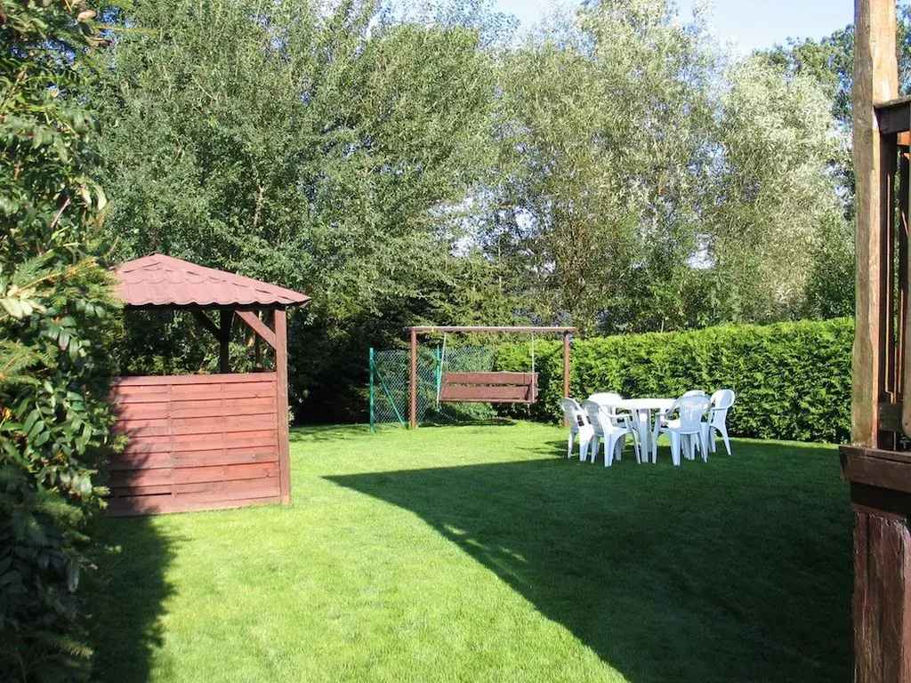 Widok na zieloną okolicę Nadola — ujęcie 4